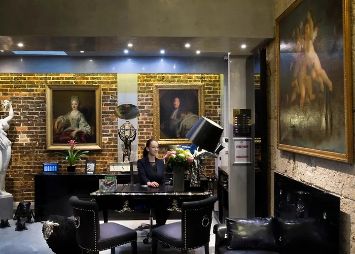Hotel Plaza Elysées Paris